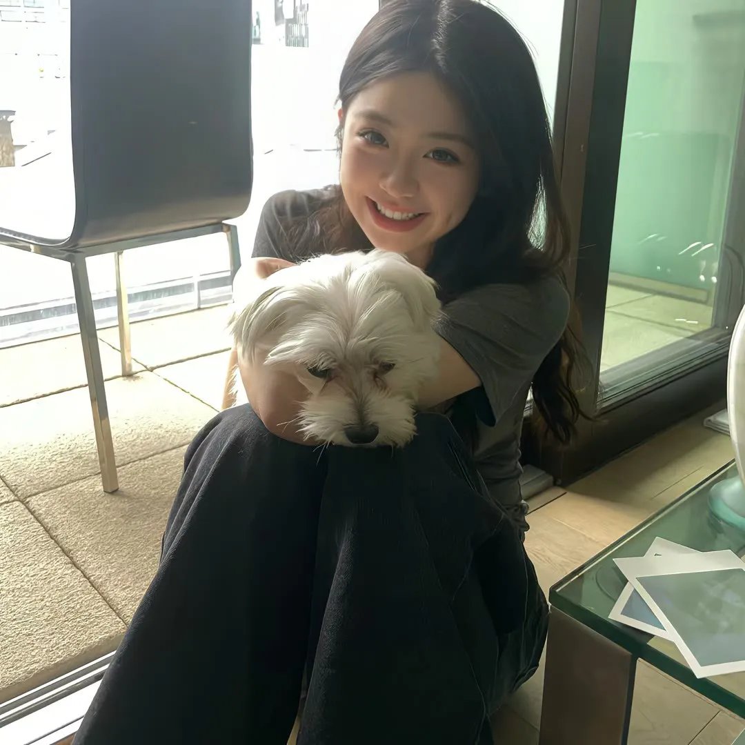 追梦的黎族女娃娃